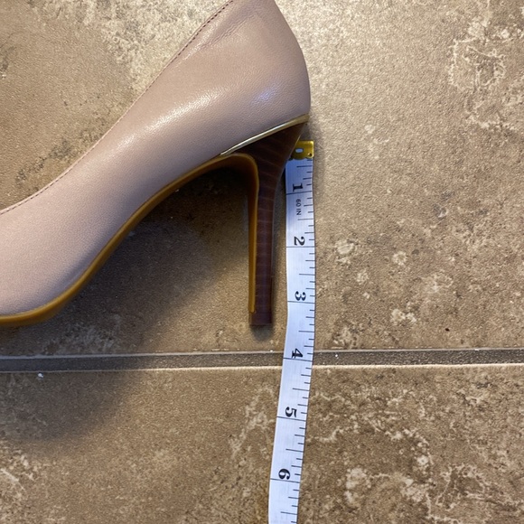 Nude Ralph Lauren Heels with Cherry Wood Heel. Size 5.5. - Picture 10 of 11